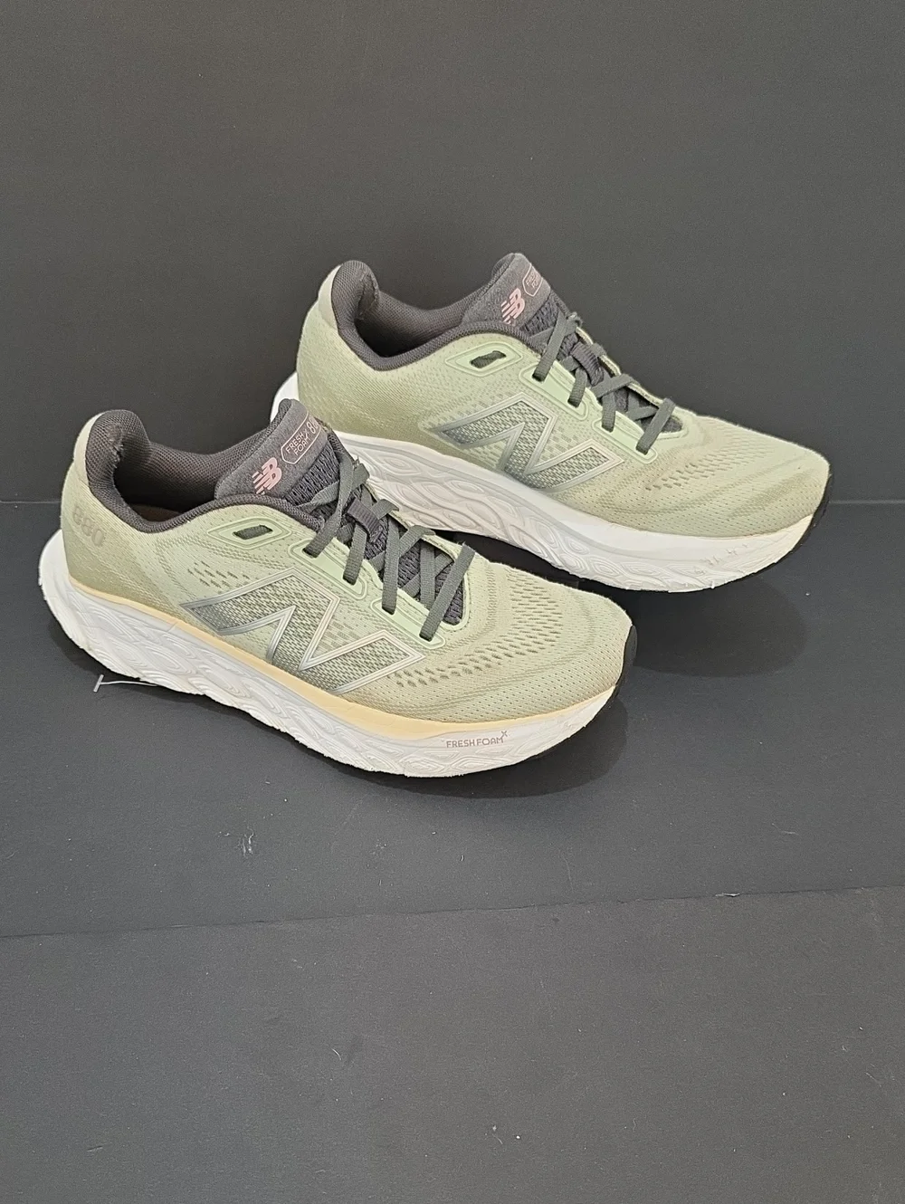 New Balance Fresh Foam X 880 Women's Light Green and Gray Running Shoes Size 9